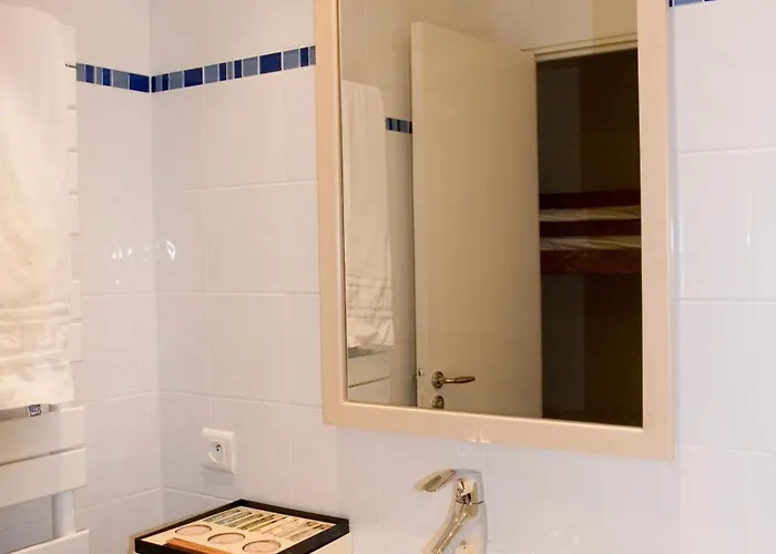 Short Париж