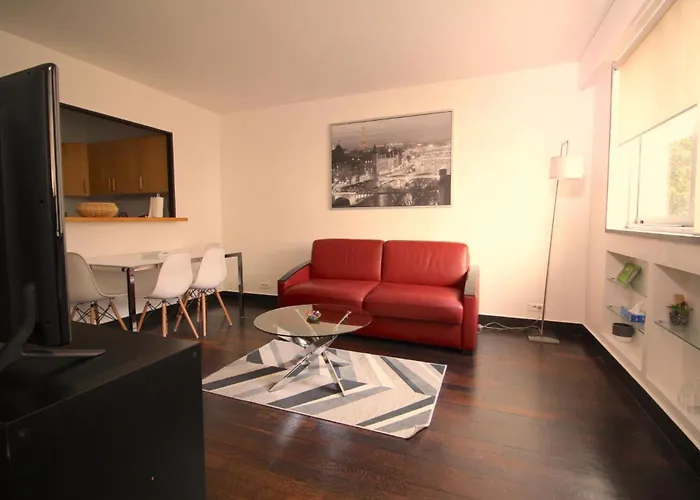 Daire Short Paris