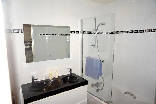 شقة شورت ستاي